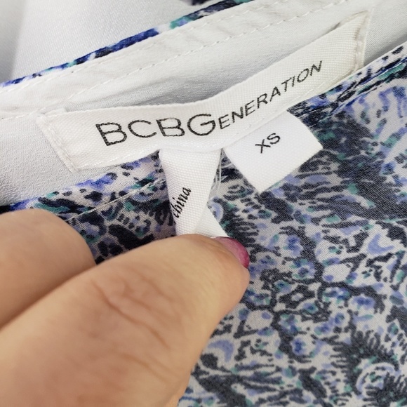 Bcbgeneration Blue White Chiffon Batwing Blouse - Picture 3 of 3